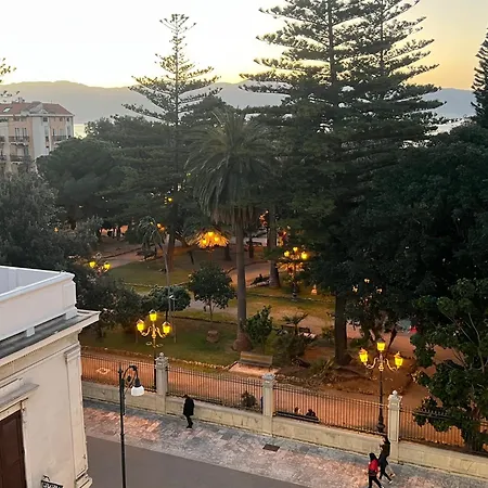 לינה וארוחת בוקר Sunset 4*